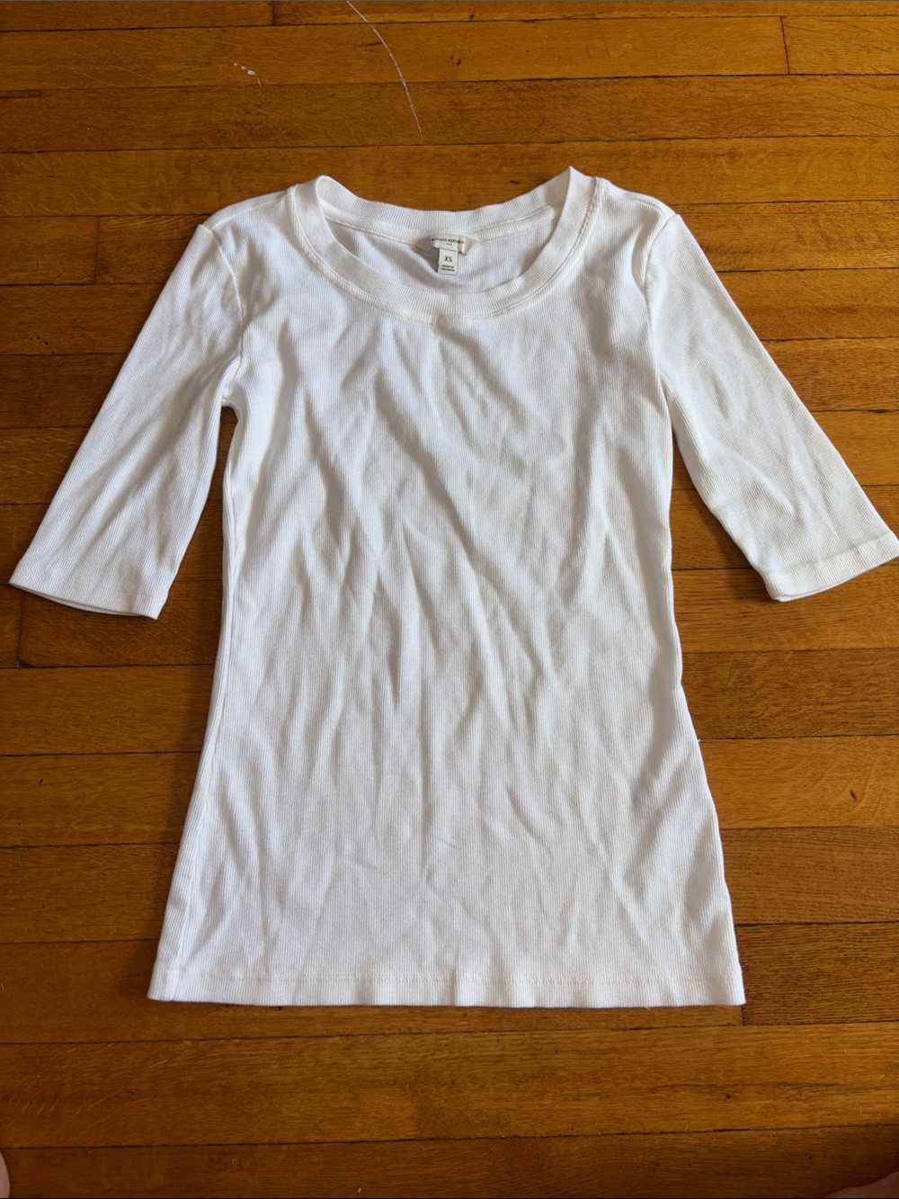 Women’s Banana Republic White 3/4 Sleeve Top - Classic Crewneck